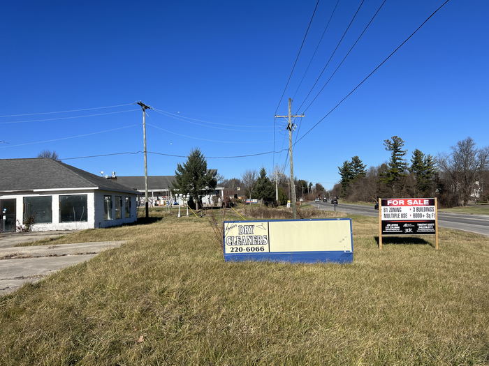 Old 23 Shopping Plaza - Nov 25 2022 (newer photo)